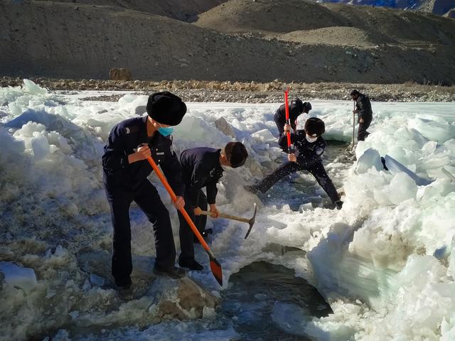 新疆喀什：且看高原民警的“破冰行动”