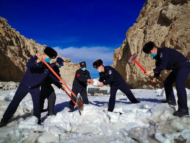 新疆喀什：且看高原民警的“破冰行动”