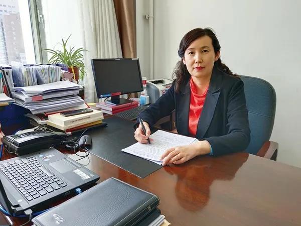 李小平:做实群众工作向政法战线上的"她力量"致敬!