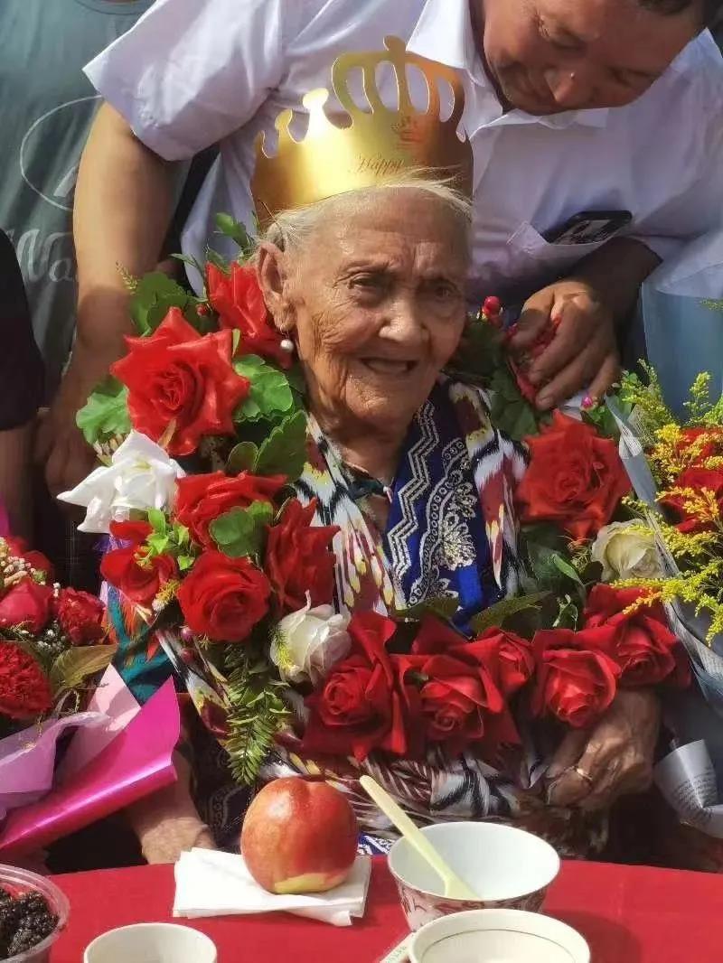 乌鲁木齐烤包子排行_新疆乌鲁木齐十大名小吃排行榜!烤全羊上榜,第一名你一定吃过!(2)