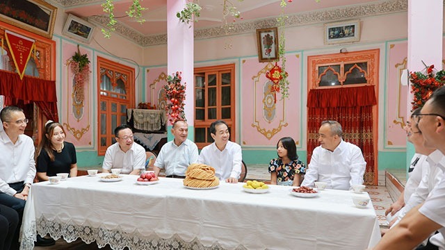 陈小江艾尔肯·吐尼亚孜在喀什克孜勒苏和兵团草湖...