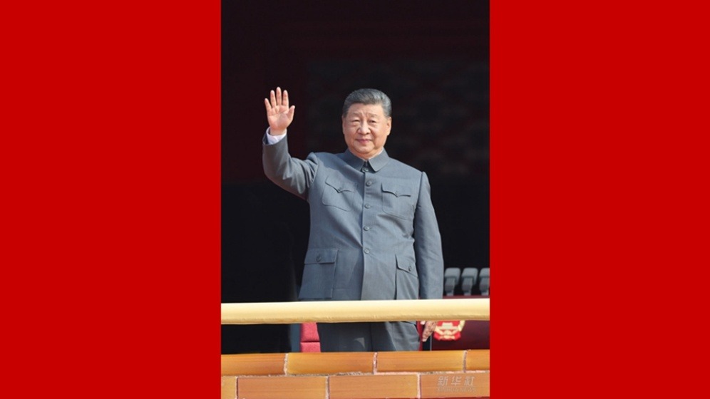 习近平来到天安门城楼主席台