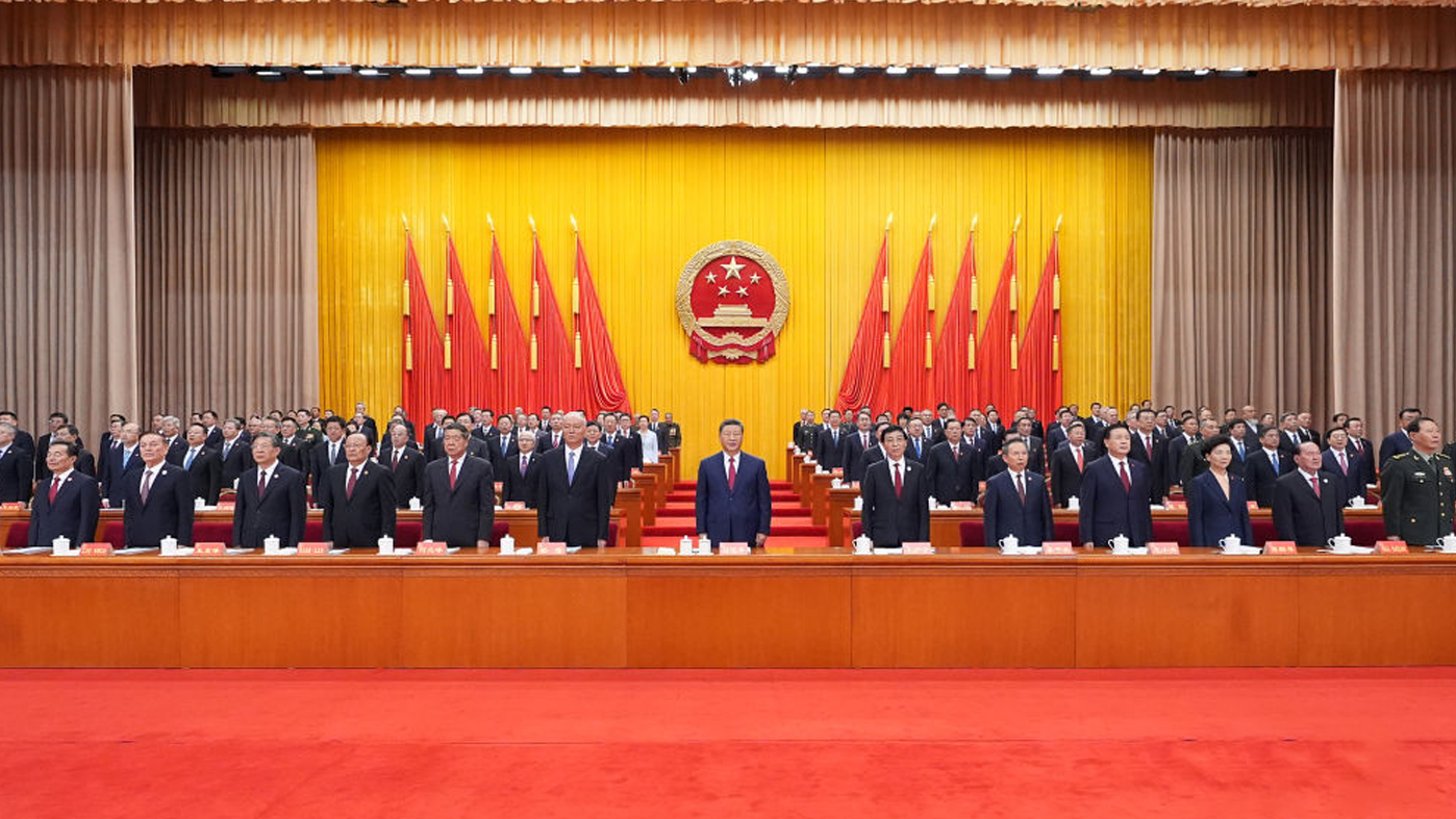 习近平出席新疆维吾尔自治区成立70周年庆祝大会