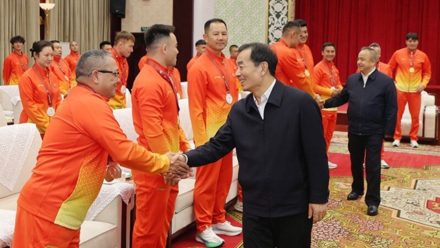 陈小江艾尔肯·吐尼亚孜会见第十五届全国运动会新...