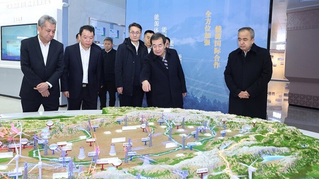 陈小江艾尔肯·吐尼亚孜调研电力保供和能源发展等...