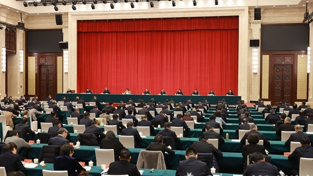 自治区党委全面依法治疆工作会议召开