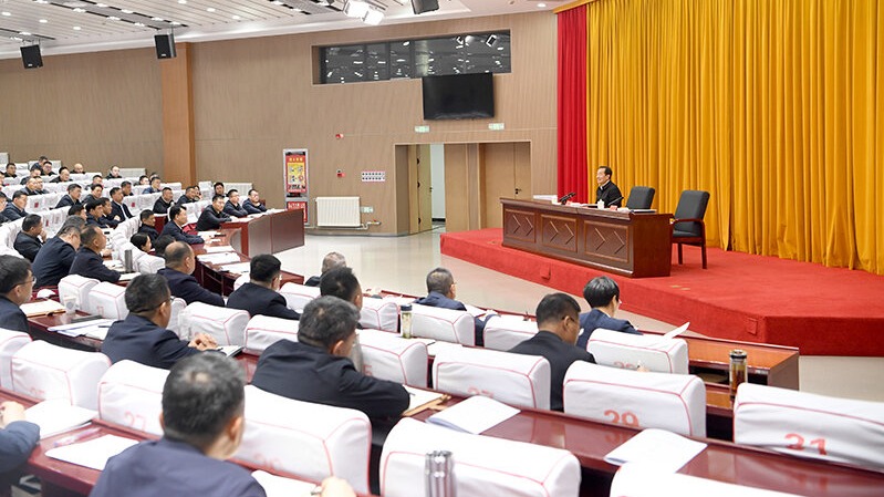陈小江在县市区党政正职培训班上强调 完整准确全...