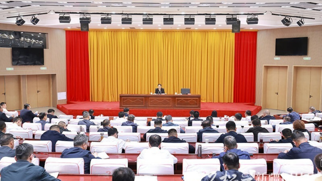 陈小江为第二期县市区党政正职培训班授课
