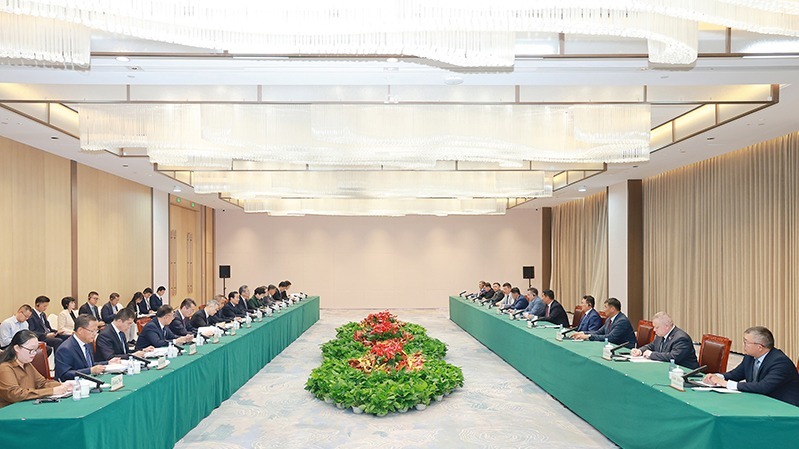 陈小江艾尔肯·吐尼亚孜会见出席2026年环阿尔...